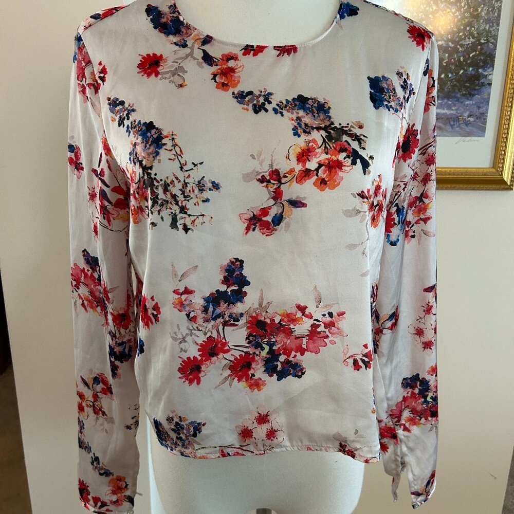 Long sleeve flowered blouse Size Small